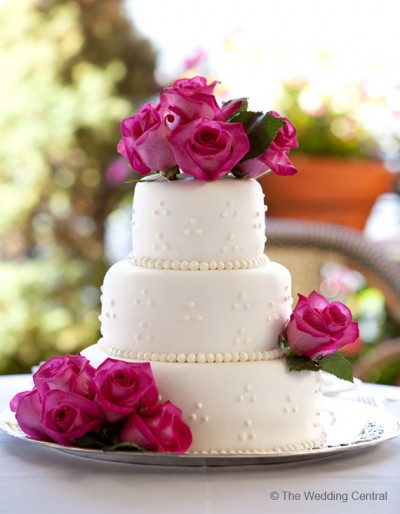 wedding cake hot pink roses